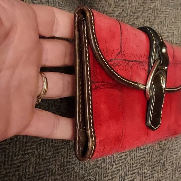 RARE DOONEY & BOURKE Burnished Red & Brown Embossed Croc Leather Wallet - Picture 6 of 11